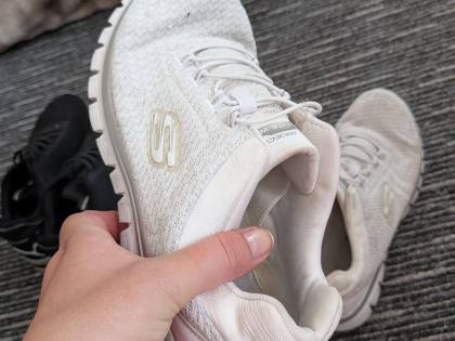 Silně nošené a zpocené tenisky Skechers – Nošené na boso 👟🔥