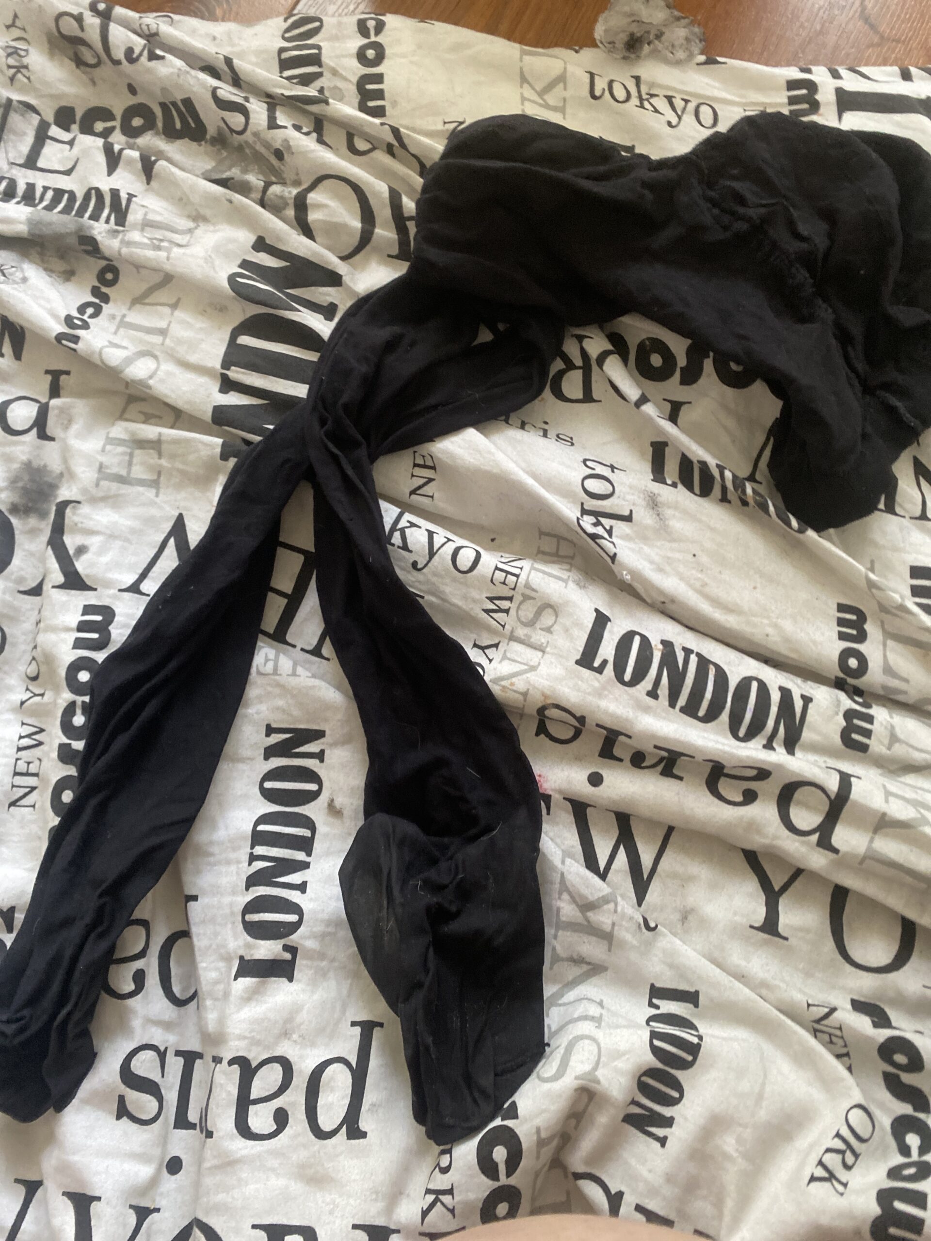 Černé nošené voňavé silonky