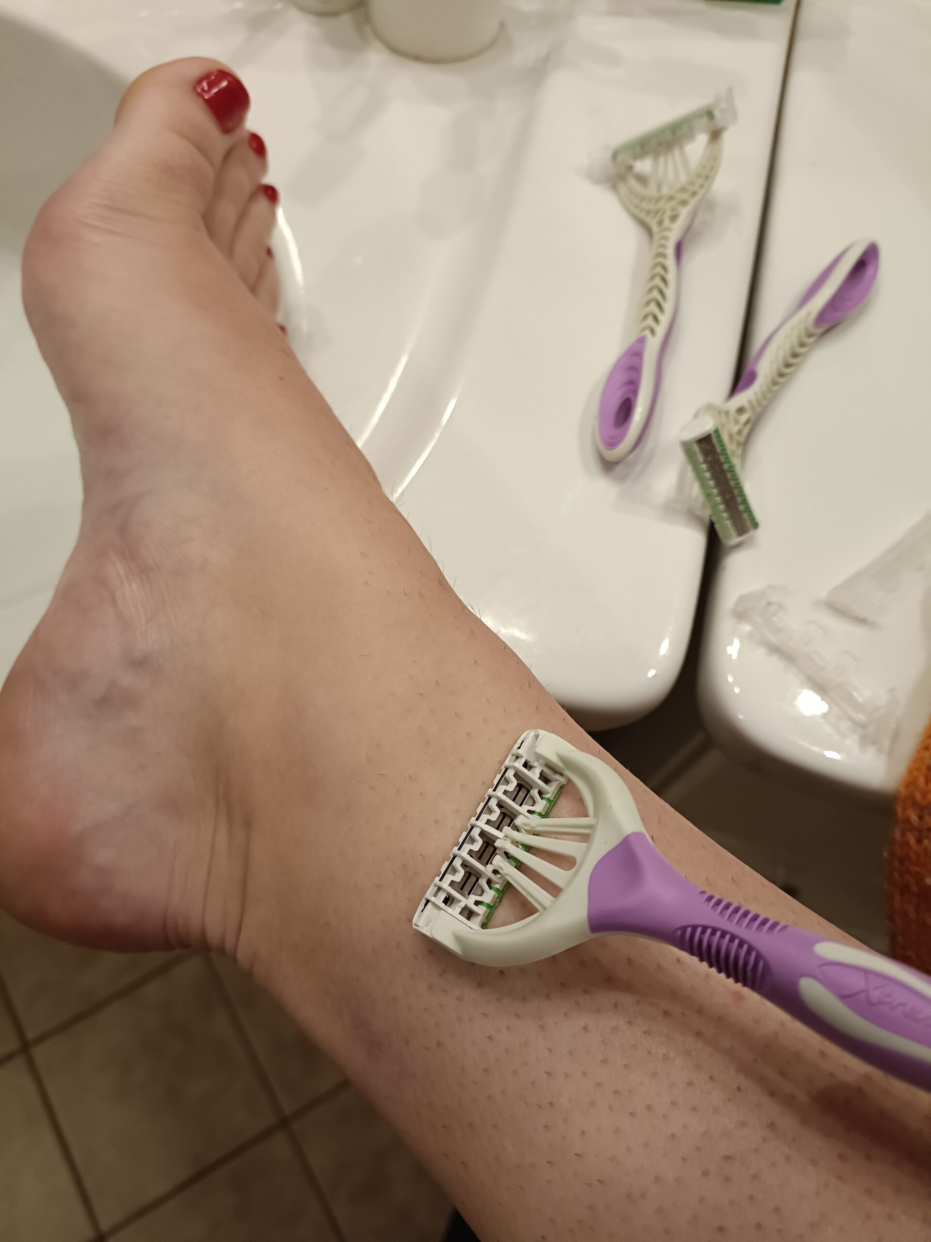 Holitka ze sexy nožiček