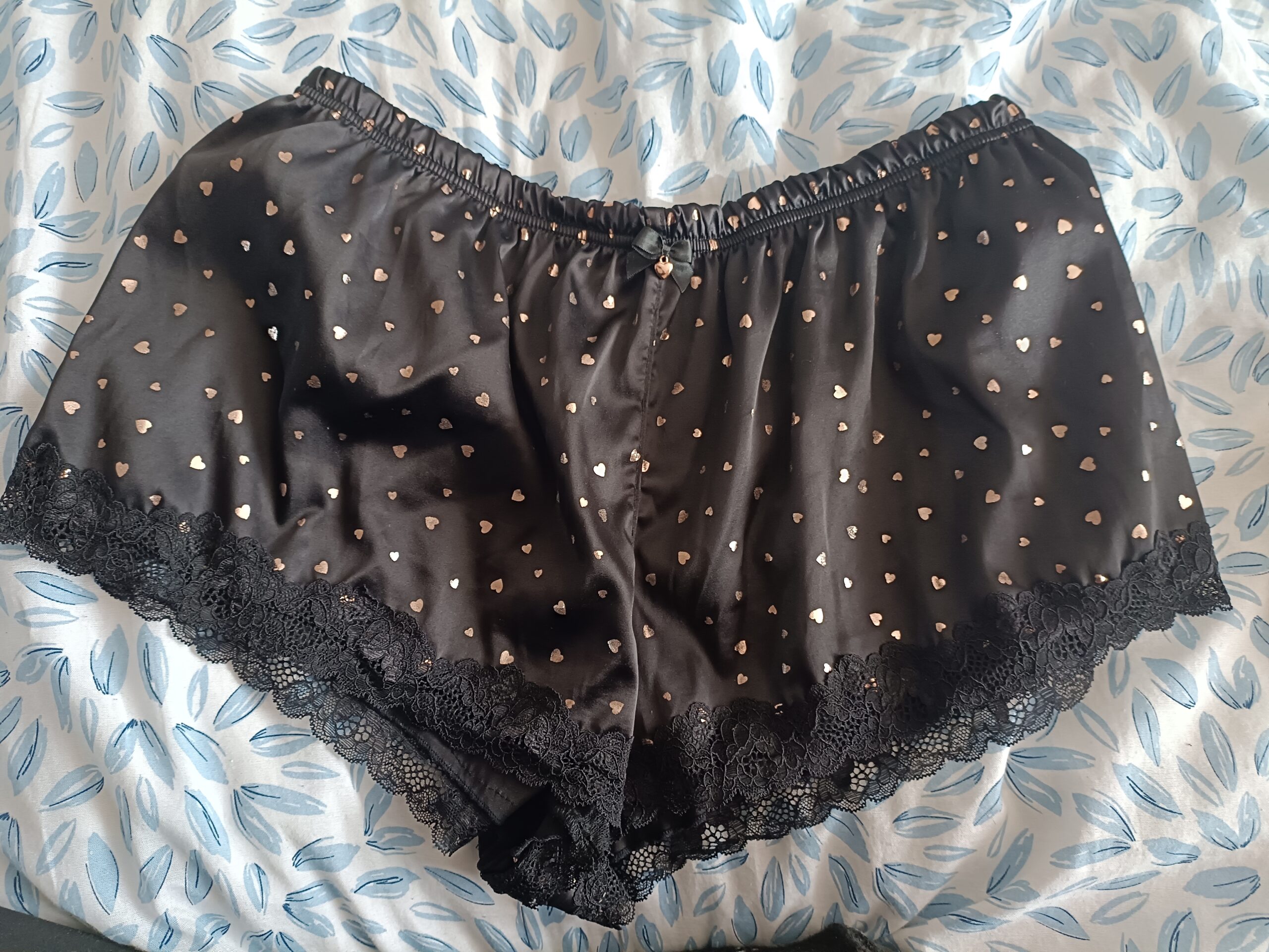 Krásnè saténové kalhotky