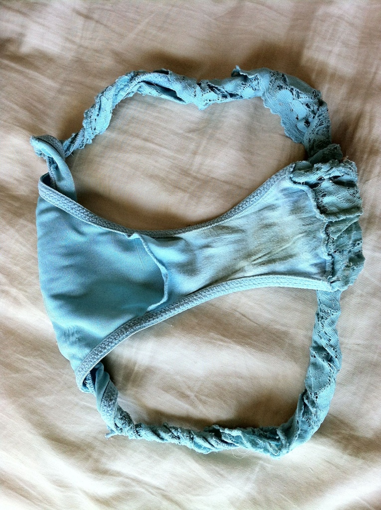 Koupíme neprané a zašpiněné kalhotky za 200 Kč/ks