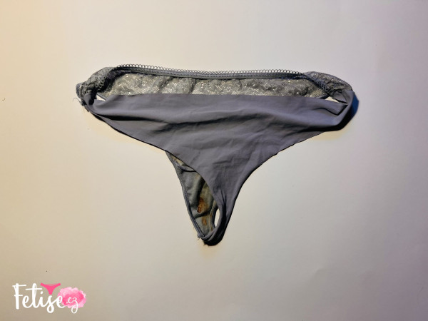 nošené kalhotky od krve