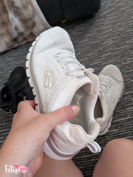 Silně nošené a zpocené tenisky Skechers – Nošené na boso 👟🔥